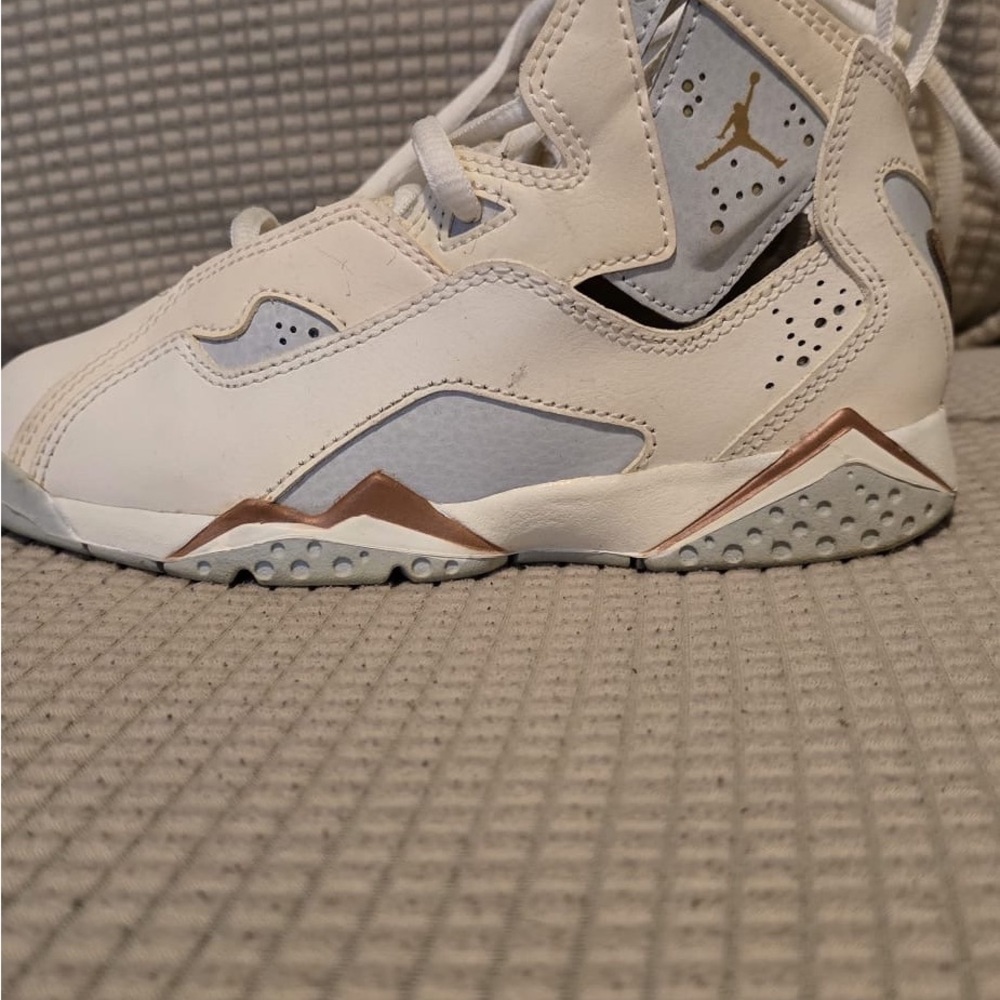 Jordan Kids White and Brown Sneakers - Picture 15 of 15